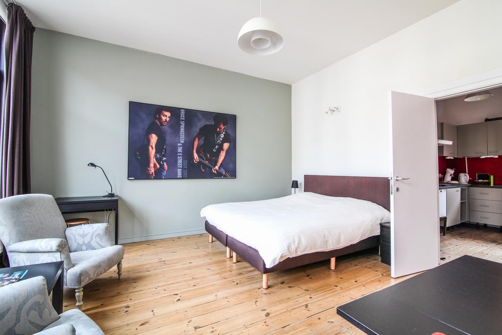 Because The Night City Lodge Antwerpen Rum bild