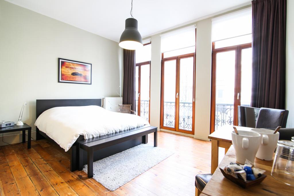 Because The Night City Lodge Antwerpen Rum bild