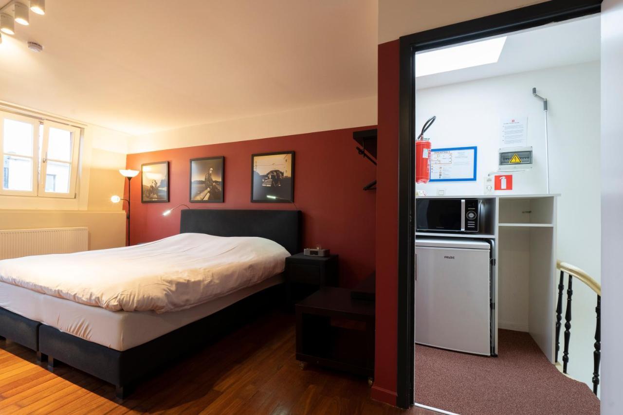 Because The Night City Lodge Antwerpen Exteriör bild