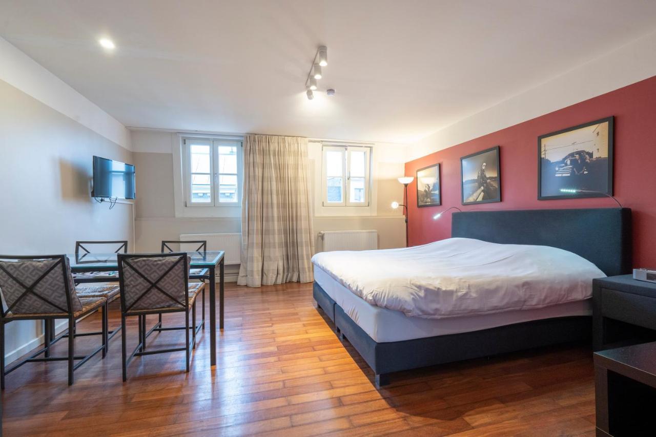 Because The Night City Lodge Antwerpen Exteriör bild