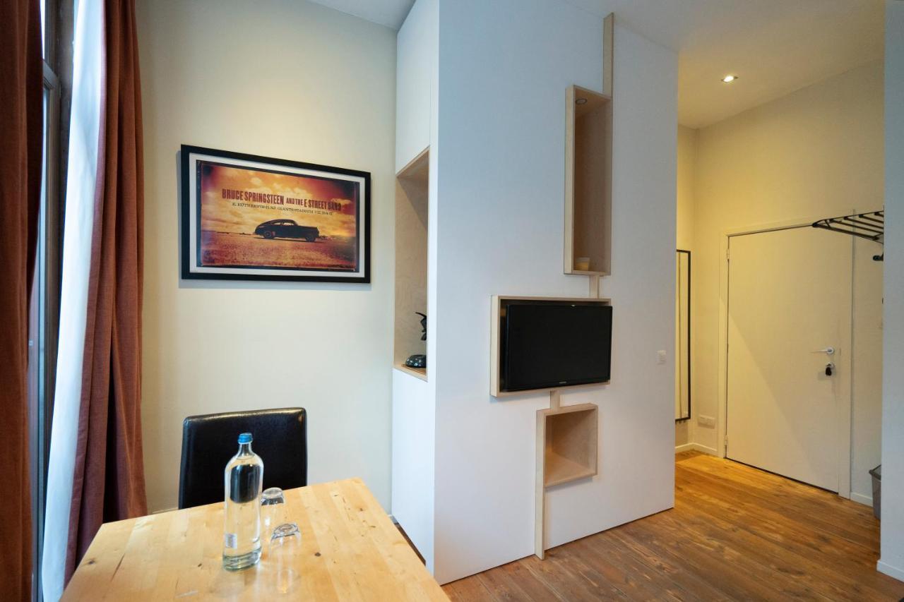 Because The Night City Lodge Antwerpen Exteriör bild