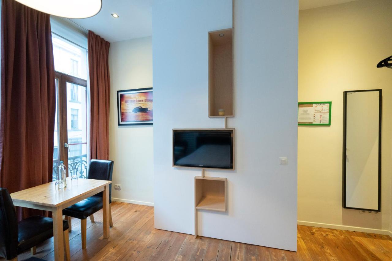Because The Night City Lodge Antwerpen Exteriör bild