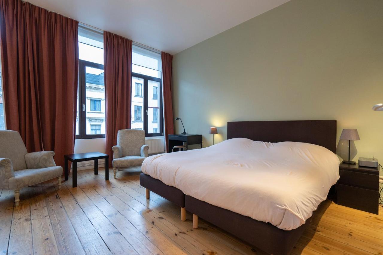 Because The Night City Lodge Antwerpen Exteriör bild