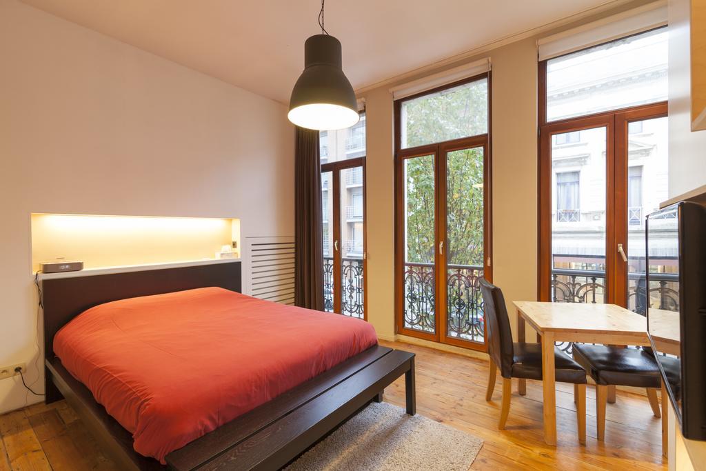 Because The Night City Lodge Antwerpen Rum bild