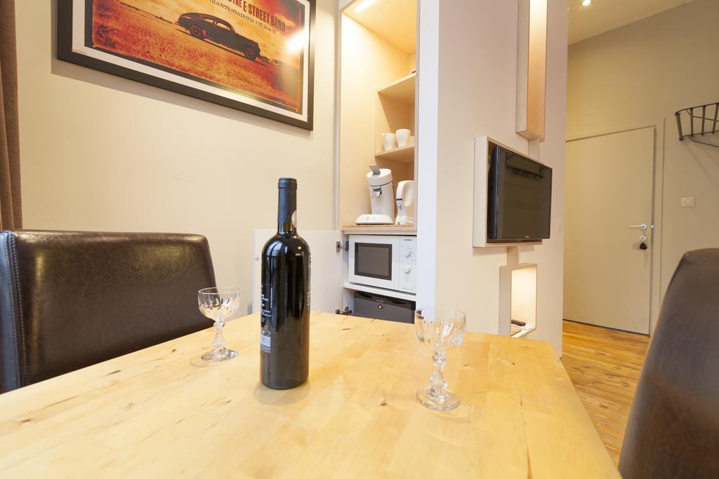 Because The Night City Lodge Antwerpen Rum bild