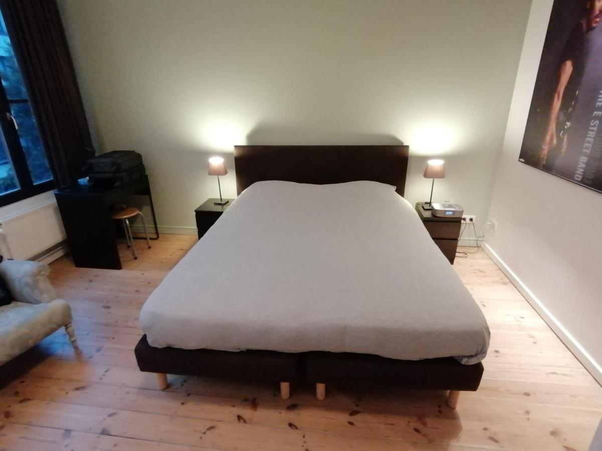 Because The Night City Lodge Antwerpen Exteriör bild