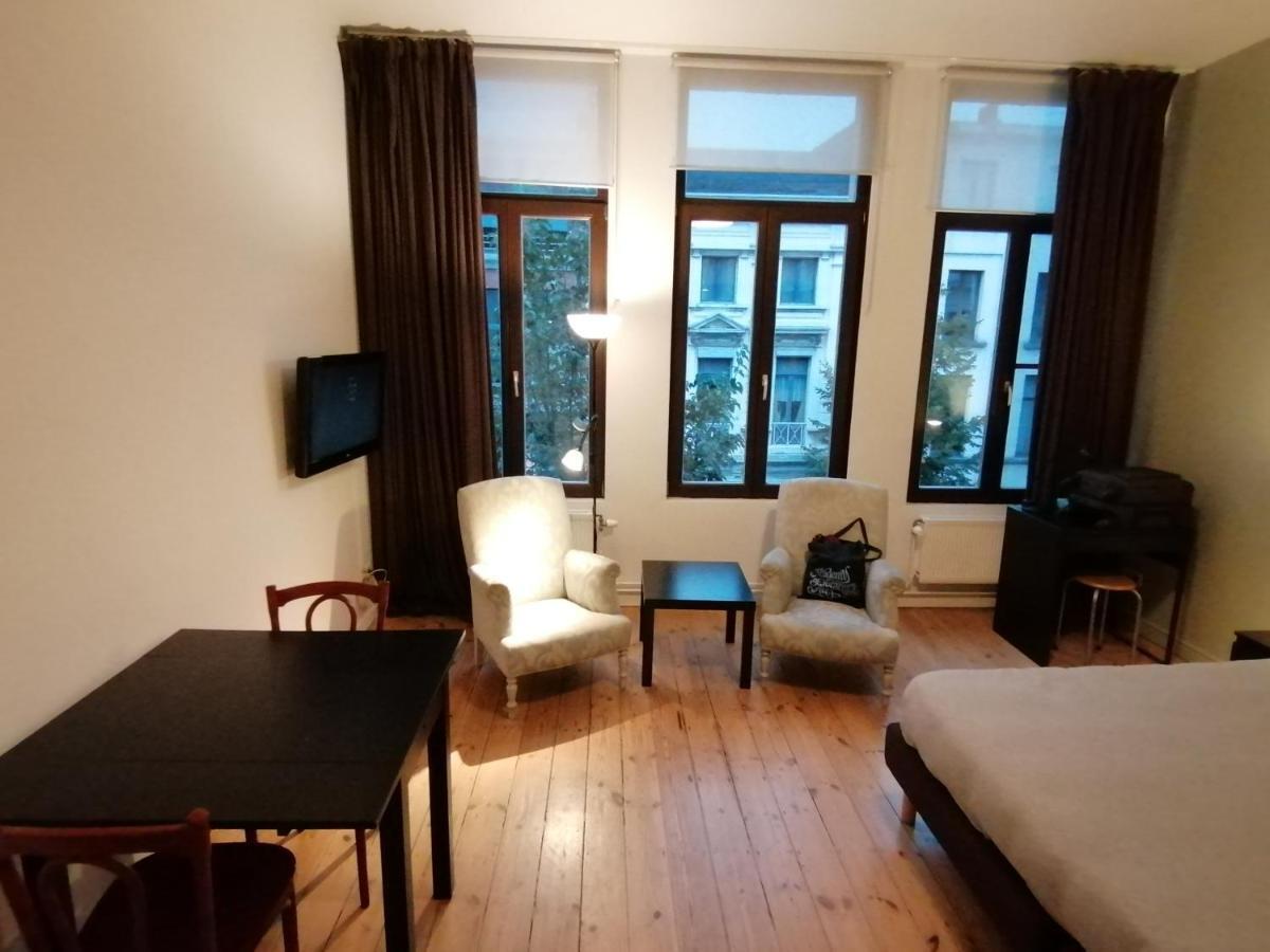 Because The Night City Lodge Antwerpen Exteriör bild