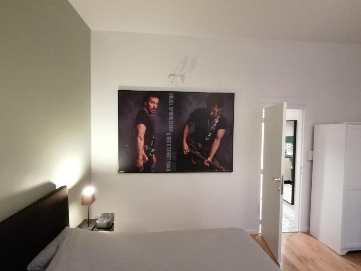 Because The Night City Lodge Antwerpen Exteriör bild